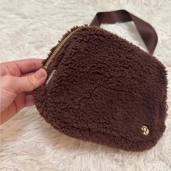 lululemon athletica Brown Sherpa Bag - Picture 4 of 6